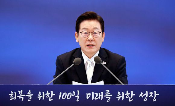 이재명 대통령이 11일 청와대 영빈관에서 열린 취임 100일 기자회견 '회복을 위한 100일, 미래를 위한 성장'에서 발언하고 있다. 2025.9.11 [대통령실통신사진기자단] [사진=연합뉴스]