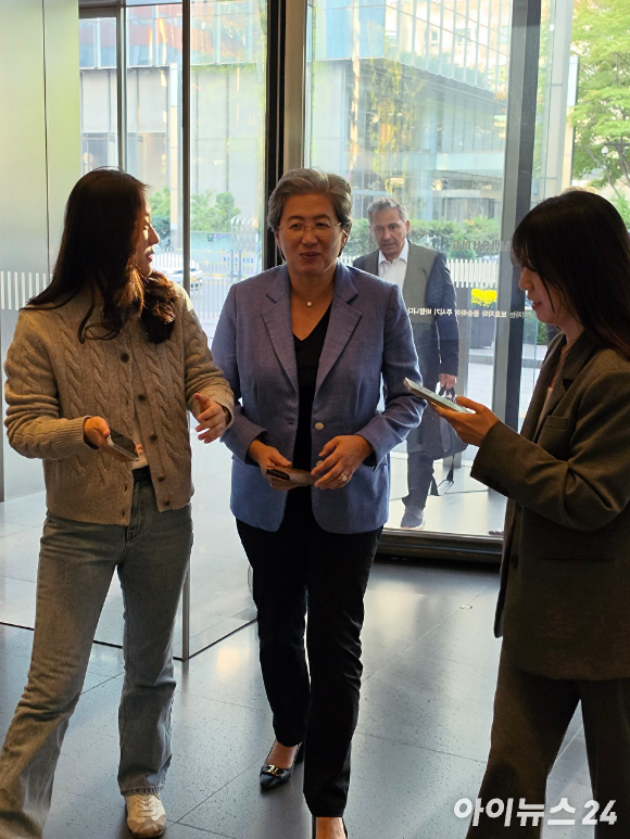 AMD 리사 수, 전영현과 재회…삼성전자와 AI 반도체 협력 논의
