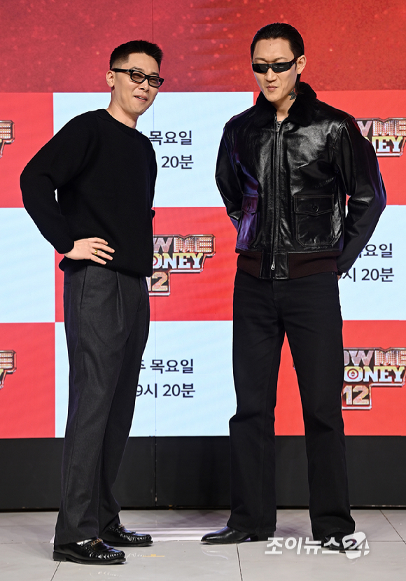 가수 허키 시바세키, 제이통이 15일 서울 강남구 엘리에나 호텔에서 열린 Mnet '쇼미더머니12' 제작발표회에서 포즈를 취하고 있다. [사진=곽영래 기자]