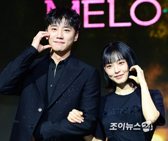 배우 이준영과 전소니가 12일 오전 서울 동대문 JW메리어트 스퀘어에서 열린 넷플릭스 시리즈 '멜로무비' 제작발표회에 참석하고 있다. [사진=정소희 기자]