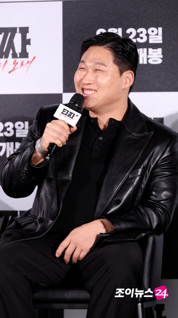 배우 문지훈(스윙스)이 지난 18일 오전 서울 용산구 CGV용산아이파크몰점에서 진행된 영화 '타짜: 벨제붑의 노래'(감독 최국희) 제작보고회에 참석해 성대모사를 하고 있다. [사진=문수지 기자]