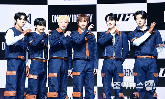 그룹 온앤오프가 18일 오후 서울 한남동 블루스퀘어에서 열린 온앤오프(ONF)정규 2집 Part.1 'ONF:MY IDENTITY' 쇼케이스에 참석하고 있다. [사진=정소희 기자]