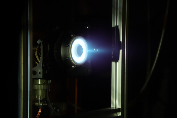 누리호에서 사출되고 있는 K-HERO 큐브위성(오른쪽 아래). [사진=우주청]