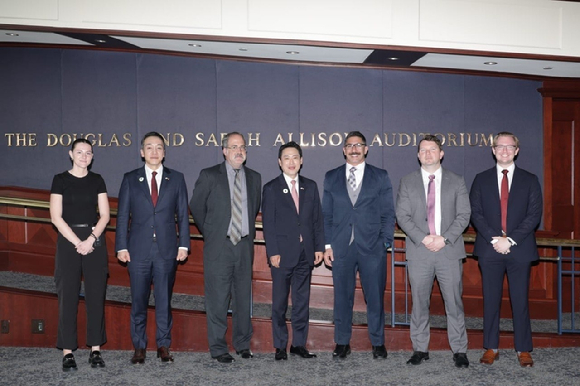 미국을 방문 중인 국민의힘 장동혁 대표가 14일(현지시간) 미국 싱크탱크 헤리티지재단과 간담회를 하고 있다. [사진=연합뉴스]