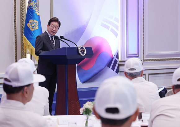 이재명 대통령이 27일 청와대 영빈관에서 열린 '호국 보훈의 달, 대통령의 초대' 행사에서 인사하고 있다. 이번 행사에는 국가유공자 및 유족, 보훈단체장, 특별초청자 등이 참석했다. 2025.6.27 [사진=연합뉴스]