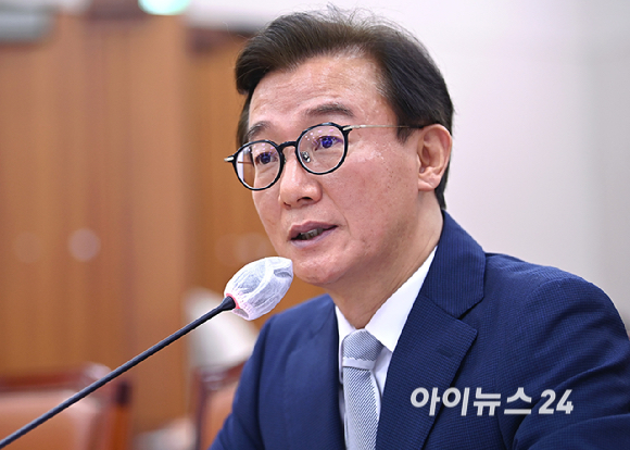 전재수 해양수산부 장관 후보자가 14일 서울 여의도 국회 농림축산식품해양수산위원회 전체회의에서 열린 인사청문회에서 의원 질의에 답변하고 있다. [사진=곽영래 기자]