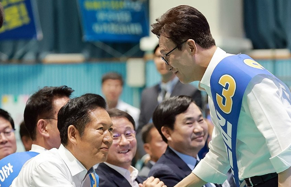 이재명 대통령이 12일 청와대에서 열린 주한대사 신임장 제정식에 입장하고 있다. 2026.8.12 [사진=연합뉴스]