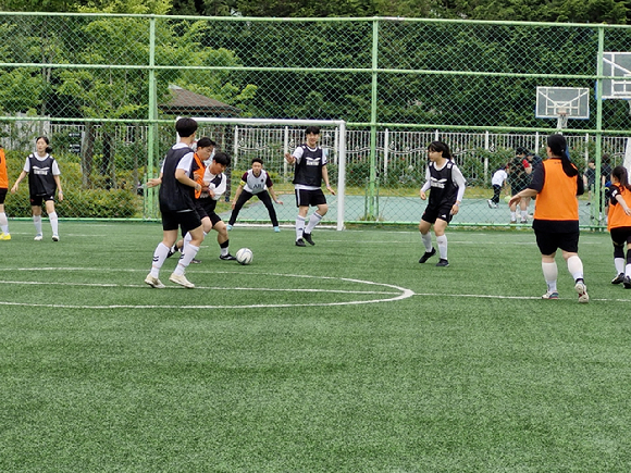 서울시가 서울시체육회와 함께 시민 생활체육 활성화를 위한 '2025 민간단체 생활체육대회 지원사업'에 참여할 체육단체를 모집한다. 사진은 '제1회 서울시 남녀 혼성 풋살대회(FMS League)'. [사진=서울시]