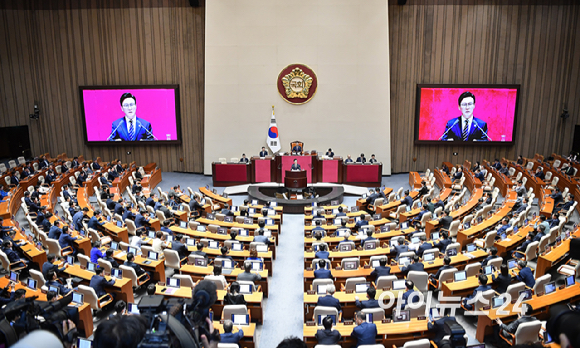김민석 더불어민주당 대표가 7일 서울 여의도 국회에서 열린 제439회국회(정기회) 제3차 본회의에서 교섭단체 대표연설을 하고 있다. [사진=곽영래 기자]