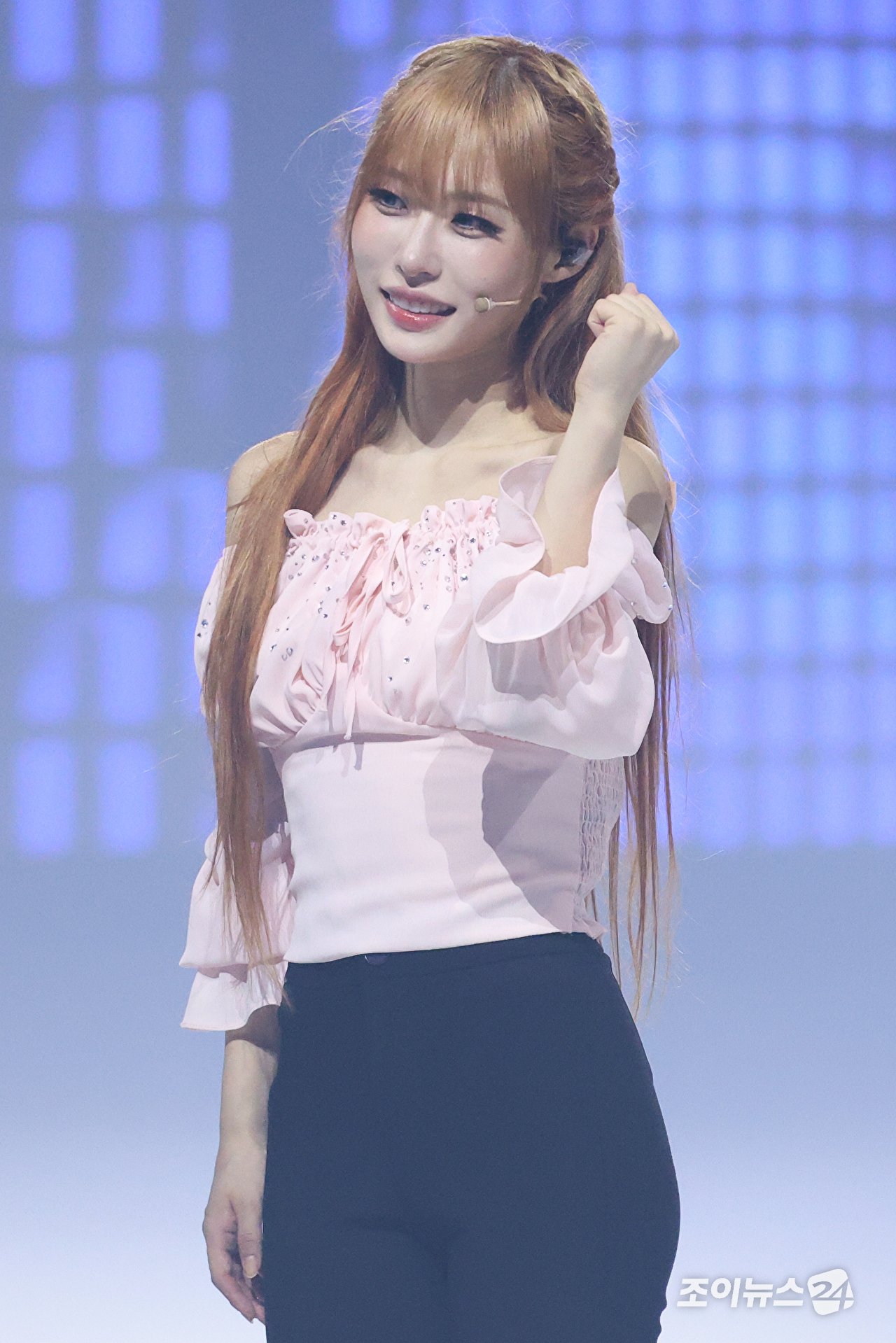 피겨스케이팅 선수 에이미가 7일 오후 서울 양천구 목동종합운동장실내아이스링크에서 진행된 아이스쇼 '나 혼자만 레벨업 on ICE' 프레스콜에서 포즈를 취하고 있다. [사진=문수지 기자]