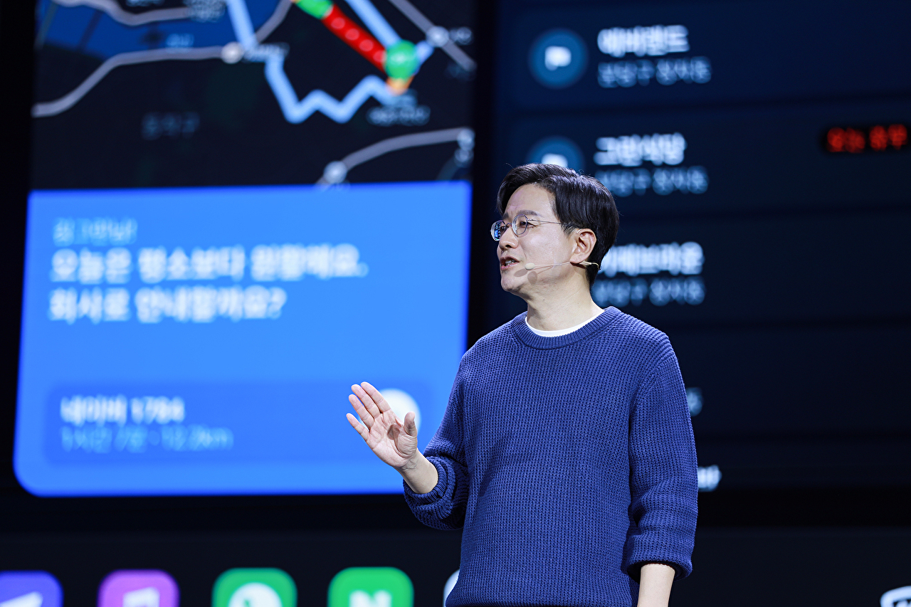 6일 서울 강남구 코엑스에서 열린 네이버 통합 콘퍼런스 '단(DAN) 25'에서 최승락 네이버 플레이스 프로덕트 부문장이 발표하고 있다. [사진=네이버]