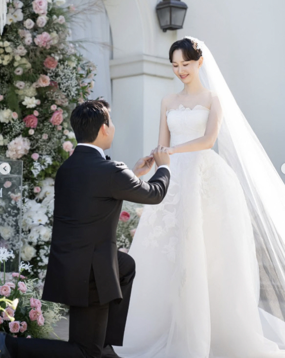 이유영이 결혼식 사진을 공개했다. [사진=이유영 SNS]