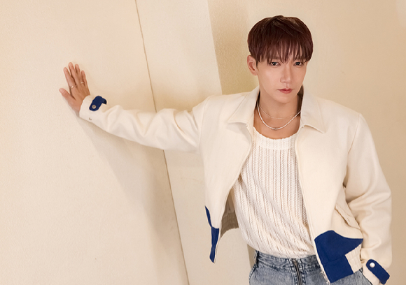 가수 준케이가 최근 서울 모처에서 진행된 미니 4집 '디어 마이 뮤즈' 발매 기념 인터뷰에서 포즈를 취하고 있다. [사진=JYP엔터테인먼트]