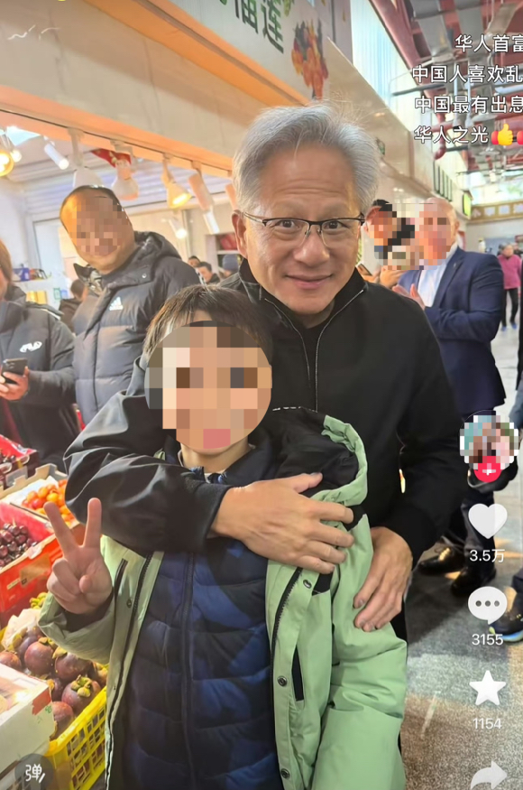 젠슨 황 엔비디아 최고경영자(CEO)가 지난 24일 중국 상하이의 한 전통시장을 방문했다. [사진=바이두 영상 갈무리]