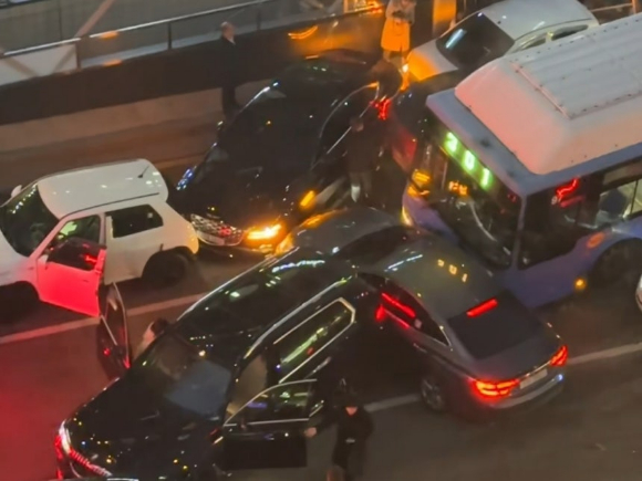 강남구청 앞 10대 연쇄 추돌사고 [사진=독자제공/연합뉴스]