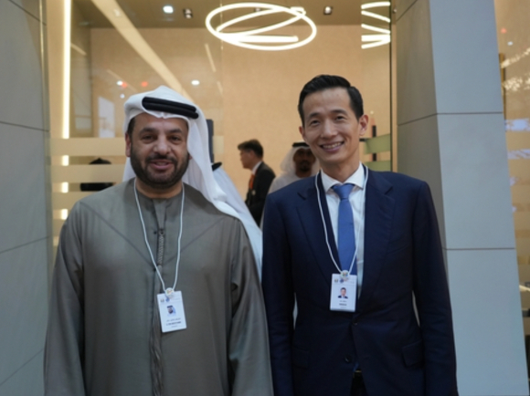 이재용 삼성전자 회장(가운데)이 지난 2022년 12월 6일 아랍에미리트(UAE) 바라카 원자력발전소 공사 현장을 찾았다. [사진=삼성전자]