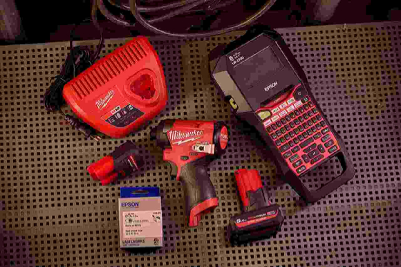 한국엡손이 밀워키와 업무협약을 체결하고 산업 현장 전문가를 위한 협업 패키지를 출시했다. [사진=한국엡손]