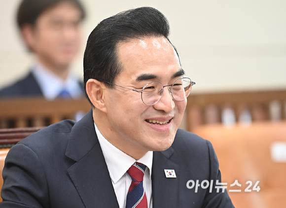 박홍근 기획예산처 장관 후보자가 23일 국회 재정경제기획위원회에서 열린 인사청문회에서 미소를 짓고 있다. [사진=곽영래 기자]