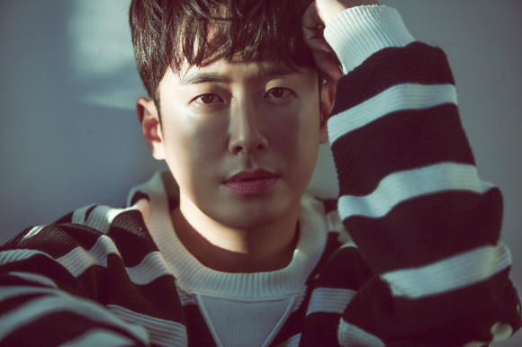 최필립이 나우엔터테인먼트와 전속계약을 체결했다. [사진=나우엔터테인먼트]