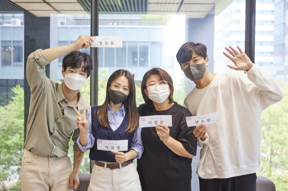 메리츠증권이 코퍼스코리아의 올해 높은 성장을 기대했다. 사진은 '정신병동에도 아침이 와요' 대본리딩 컷. [사진=넷플릭스]