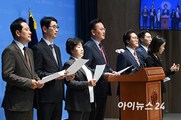 국회 법제사법위원회 국민의힘 위원들이 7일 오후 서울 여의도 국회 소통관에서 이재명 재판 중계 촉구 성명서 발표을 하고 있다. [사진=곽영래 기자]