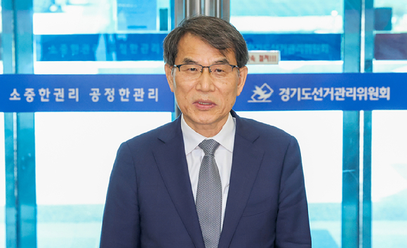 노태악 중앙선거관리위원장이 1일 경기도 수원시 영통구선거관리위원회를 방문해 제21대 대통령 선거 우편투표함과 사전투표함 보관 상황 점검에 앞서 발언하고 있다. [사진=연합뉴스]