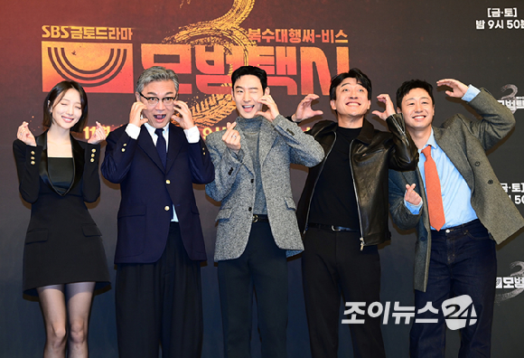 (왼쪽부터)배우 표예진-김의성-이제훈-배유람-장혁진이 18일 오후 서울 양천구 목동 SBS에서 열린 SBS 새 금토드라마 '모범택시3' 제작발표회에 참석하고 있다. [사진=정소희 기자]