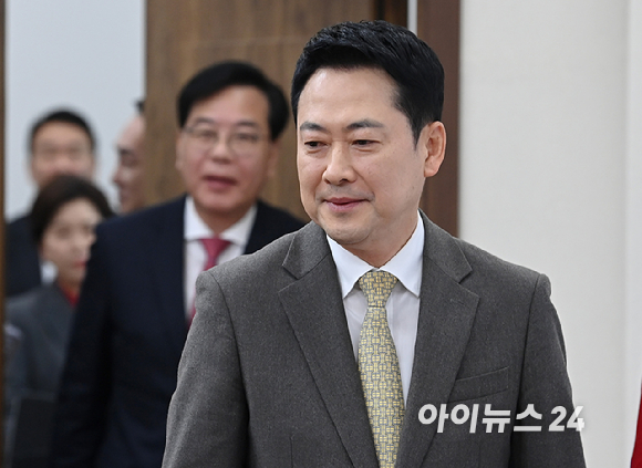 장동혁 국민의힘 대표가 19일 서울 여의도 국회에서 열린 최고위원회의에 참석하고 있다. [사진=곽영래 기자]