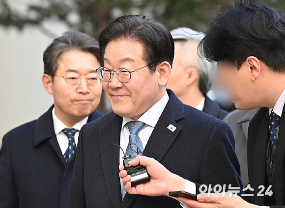 윤석열 대통령이 지난 25일 서울 종로구 헌법재판소에서 열린 윤 대통령 탄핵심판 11차 변론에서 최종 의견 진술을 하고 있다. [사진=헌법재판소]