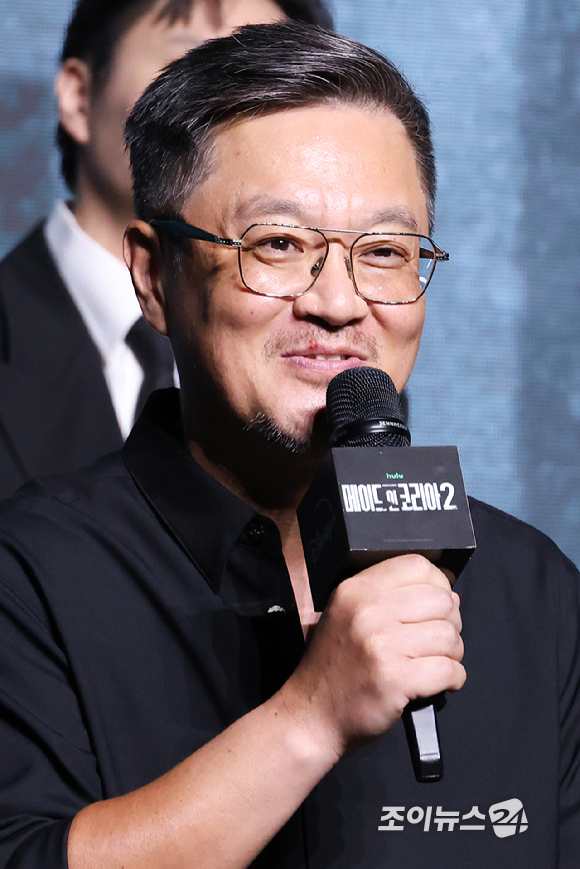 우민호 감독이 2일 오전 서울 영등포구 여의도 콘래드서울호텔에서 진행된 디즈니+ 오리지널 시리즈 '메이드 인 코리아 시즌2' 제작발표회에 참석해 소감을 말하고 있다. [사진=문수지 기자]