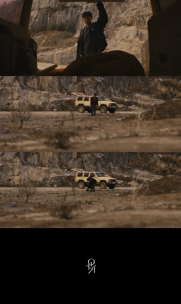 가수 임영웅이 26일 서울 상암 월드컵경기장에서 열린 2024 콘서트 ‘IM HERO - THE STADIUM'에서 무대를 펼치고 있다. [사진=물고기뮤직]