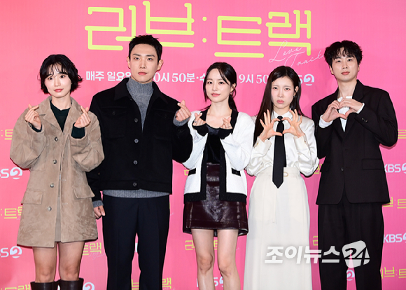 이영서 감독-배우 방효린-이준-정광수 감독-배우 배윤경-김아영-배은혜 감독-배우 문동혁이 11일 오후 서울 영등포동 CGV영등포에서 열린 2025 KBS 2TV 단막 프로젝트 '러브 : 트랙' 제작발표회에 참석하고 있다. [사진=정소희 기자]