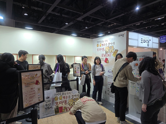 18일 오전 방문한 관람객들로 북적이는 '컬리 푸드페스타 2025' [사진=박은경 기자]