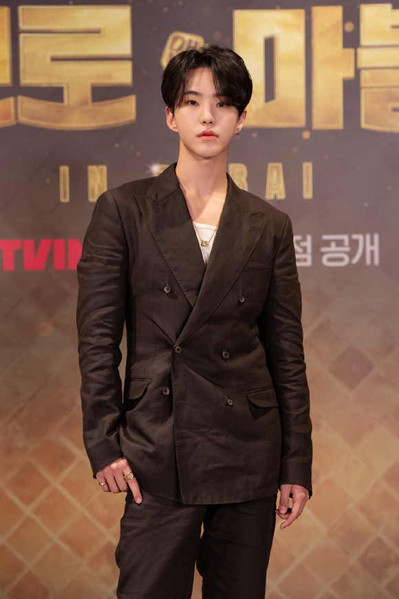 그룹 세븐틴 호시가 17일 온라인으로 진행된 티빙 오리지널 예능 '브로 앤 마블' 제작발표회에 참석해 포즈를 취하고 있다. [사진=티빙]