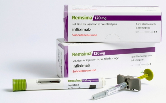 GC녹십자가 지난 6월 인도네시아 적십자 및 현지 제약사 '트리만'과 인도네시아 혈액제제 플랜트 사업 관련 업무협약을 체결했다. (사진 왼쪽부터) 제임스(James) 트리만 제약 대표, 유수프 칼라(Jusuf Kalla) 인도네시아 적십자 총재, 윤영준 GC녹십자 글로벌사업본부 유닛장.