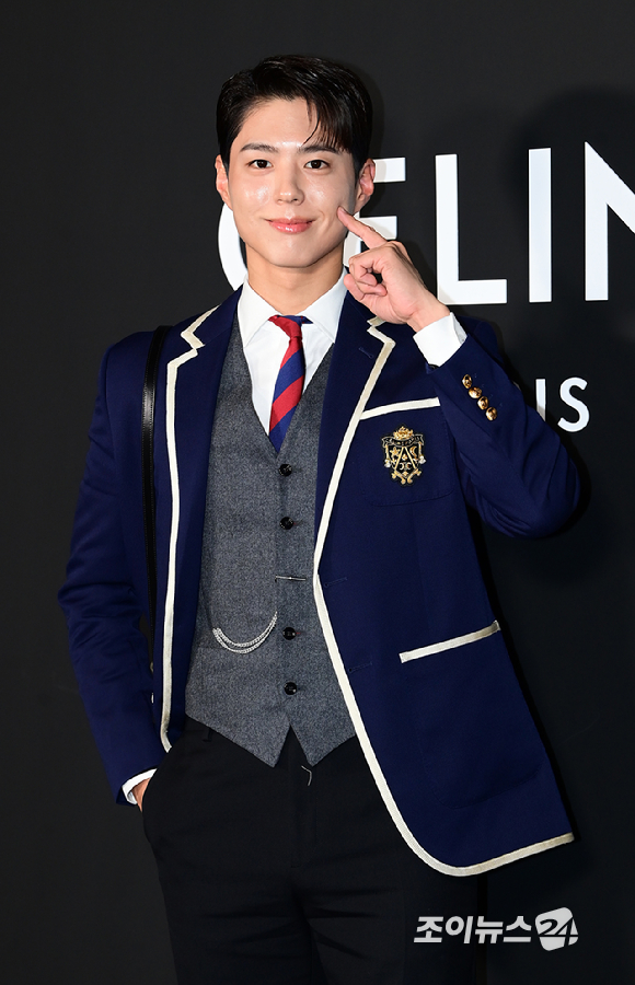 배우 박보검이 28일 오후 서울 강남구 청담동 인근에서 진행된 셀린느 청담 플래그십 스토어 오픈 행사에 참석하고 있다. [사진=정소희 기자]