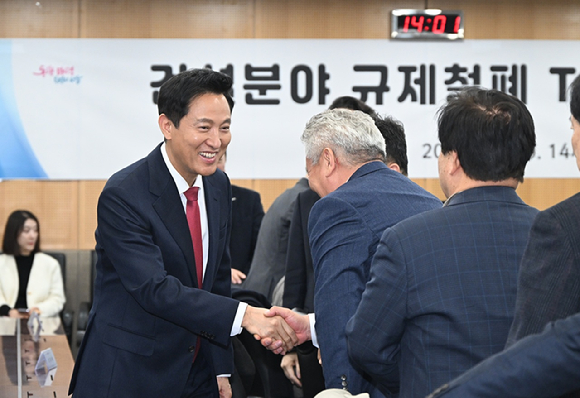 오세훈 서울시장이 25일 서울시청에서 열린 '건설 분야 규제철폐 TF 성과보고회'에 참석해 모두발언을 하고 있다. [사진=서울시]