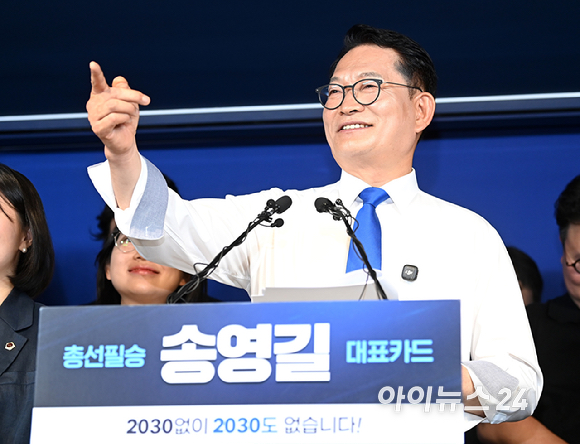 송영길 더불어민주당 의원이 8일 서울 여의도 민주당 중앙당사에서 당 대표 출마를 선언하고 있다. [사진=곽영래 기자]