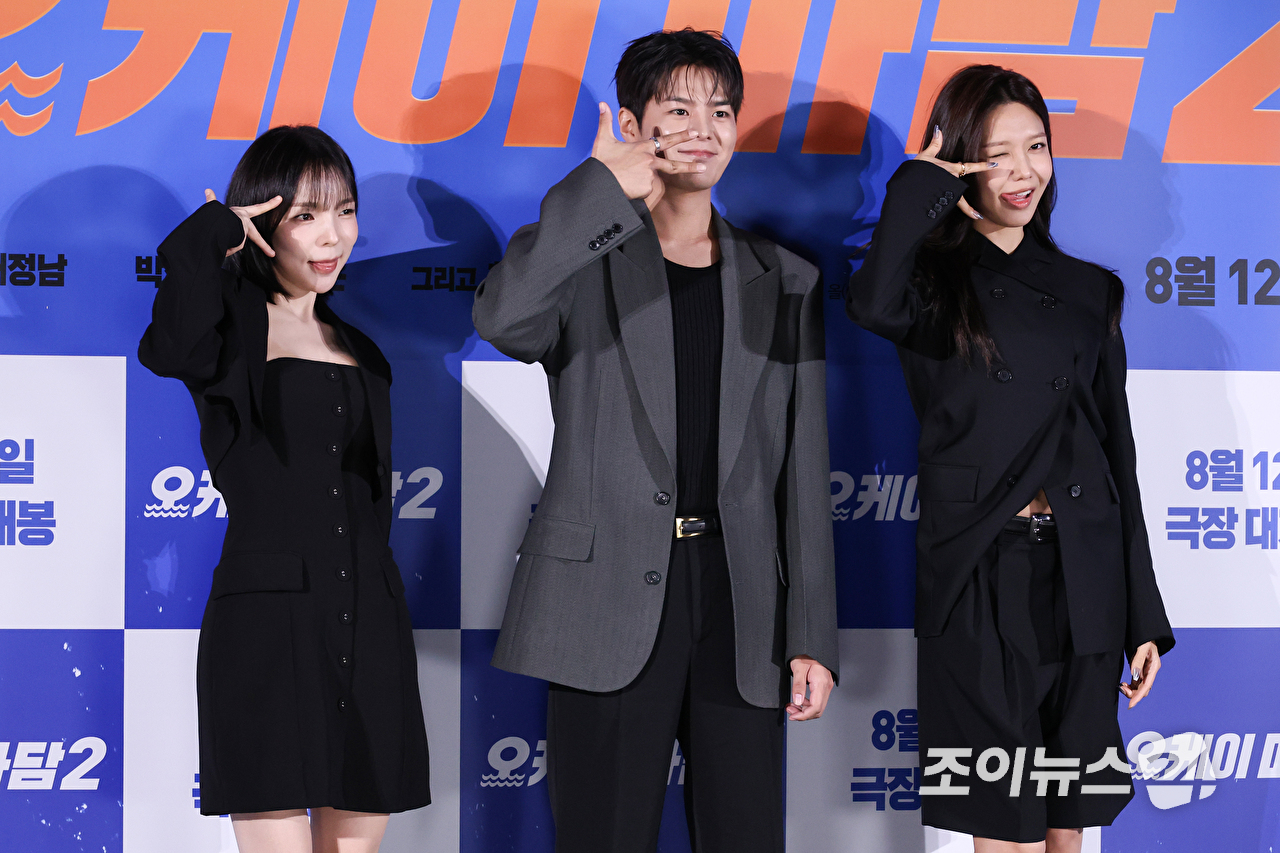 배우 박진주, 려운, 최수영이 13일 오전 서울 용산구 CGV 용산아이파크몰점에서 진행된 영화 '오케이 마담2'(감독 이철하) 제작보고회에 참석해 포즈를 취하고 있다. [사진=문수지 기자]