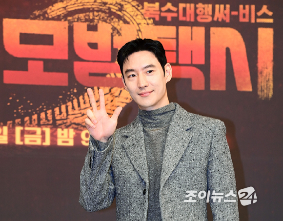 배우 이제훈이 18일 오후 서울 양천구 목동 SBS에서 열린 SBS 새 금토드라마 '모범택시3' 제작발표회에 참석하고 있다. [사진=정소희 기자]