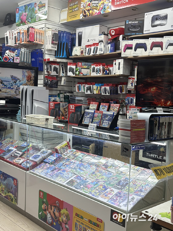 용산 전자상가 노트북 매장에 진열된 제품들. [사진=권서아 기자]