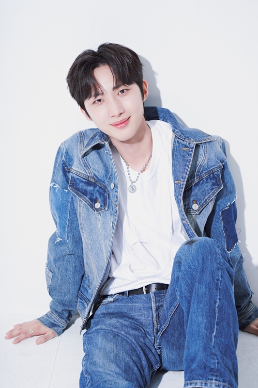 펜타곤 후이가 17일 Mnet '보이즈플래닛' 종영 기념 인터뷰에서 포즈를 취하고 있다. [사진=큐브엔터테인먼트]