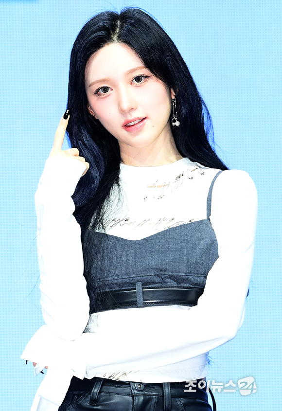 아이브 가을이 23일 오후 서울 광진구 광장동 예스24라이브홀에서 열린 아이브(IVE) 정규 2집 '리바이브 플러스'(REVIVE+) 발매 기념 쇼케이스에 참석하고 있다. [사진=정소희 기자]