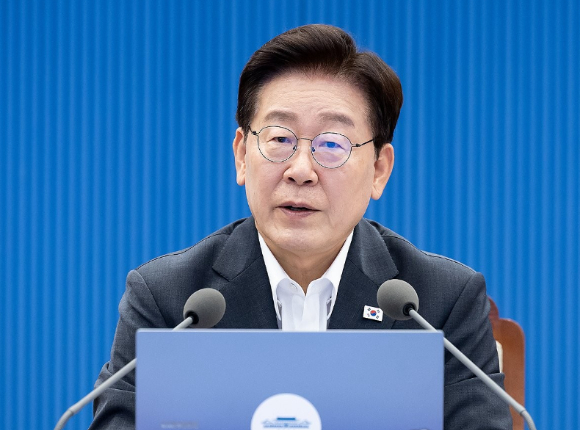 이재명 대통령이 13일 청와대에서 열린 수석보좌관회의에서 발언하고 있다. [사진=연합뉴스]