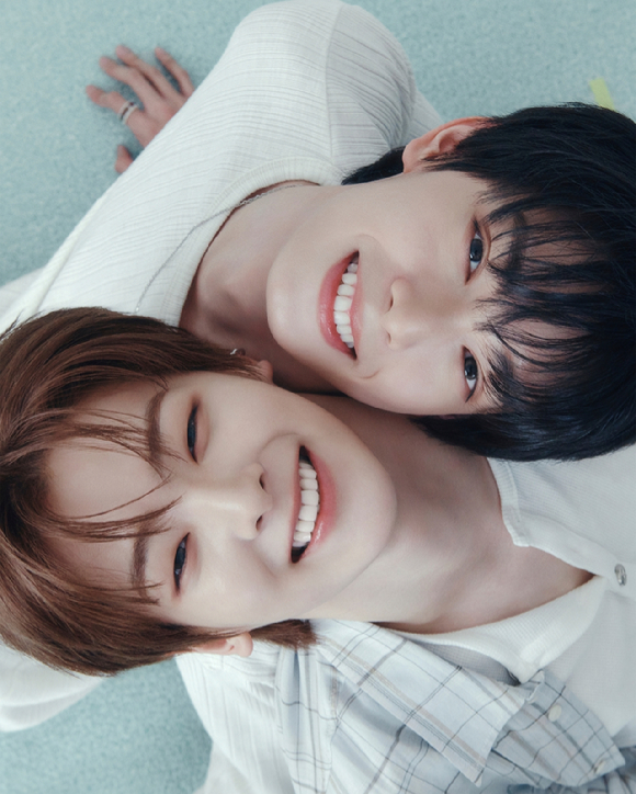 플레어 유 단체 콘셉트 포토 [사진=FNC엔터테인먼트]