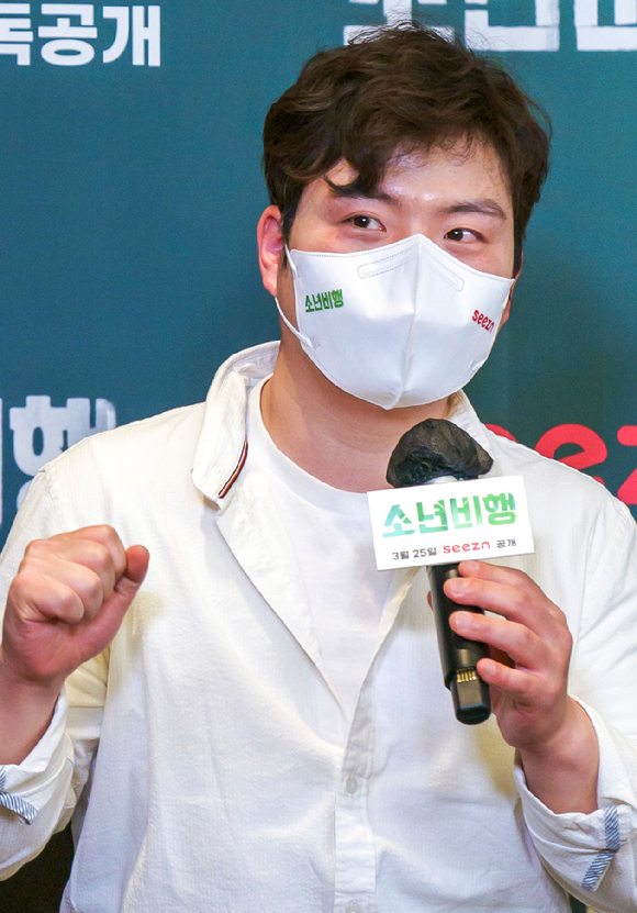 조용익 감독이 22일 온라인으로 진행된 OTT seezn 오리지널 '소년비행' 제작발표회에 참석해 소감을 말하고 있다. [사진=seezn]