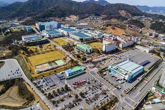 왜 삼성은 또 아산인가...113조 투자 뒤엔 '35년 동행' 있었다 - 뉴스 썸네일 이미지