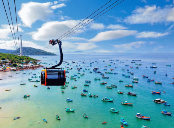 베트남 푸꾸옥이 인도네시아 발리와 태국 푸껫 등 아시아 대표 휴양지를 제치고 '아시아 최고 섬'으로 선정됐지만, 국내에서는 동남아 여행 전반에 대한 불안감이 높아지고 있다. 사진은 혼똠섬 (Hon Thom) 케이블카. [사진=Phu Quoc ENERALD BAY ]