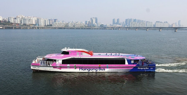 2025년 11월 6일 서울 여의도 선착장에서 마곡행 한강버스가 출발하고 있는 모습. [사진=연합뉴스]
