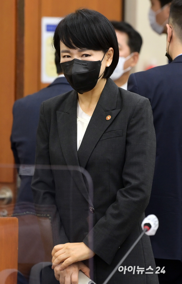 전현희 국민권익위원장이 13일 오전 서울 여의도 국회에서 열린 국회 정무위원회의 국민권익위원회&middot;국가보훈처 등에 대한 국정감사에 참석하고 있다. [사진=정소희 기자]